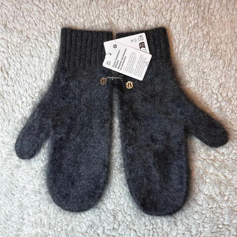 Lululemon NWT Fuzzy Gray Cashmere Mittens